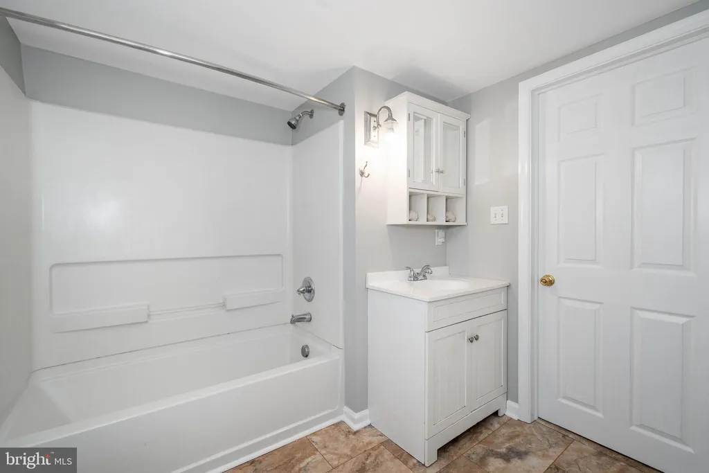 329 Tamara Circle, Newark, DE 19711
