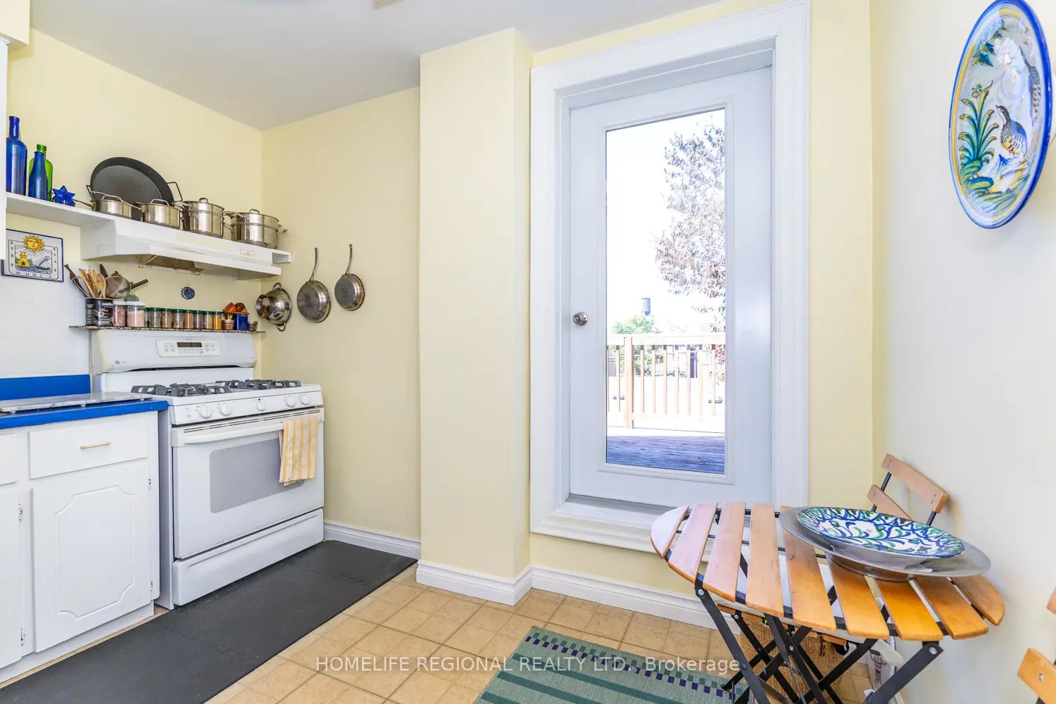 122 Emerson Avenue photo 5