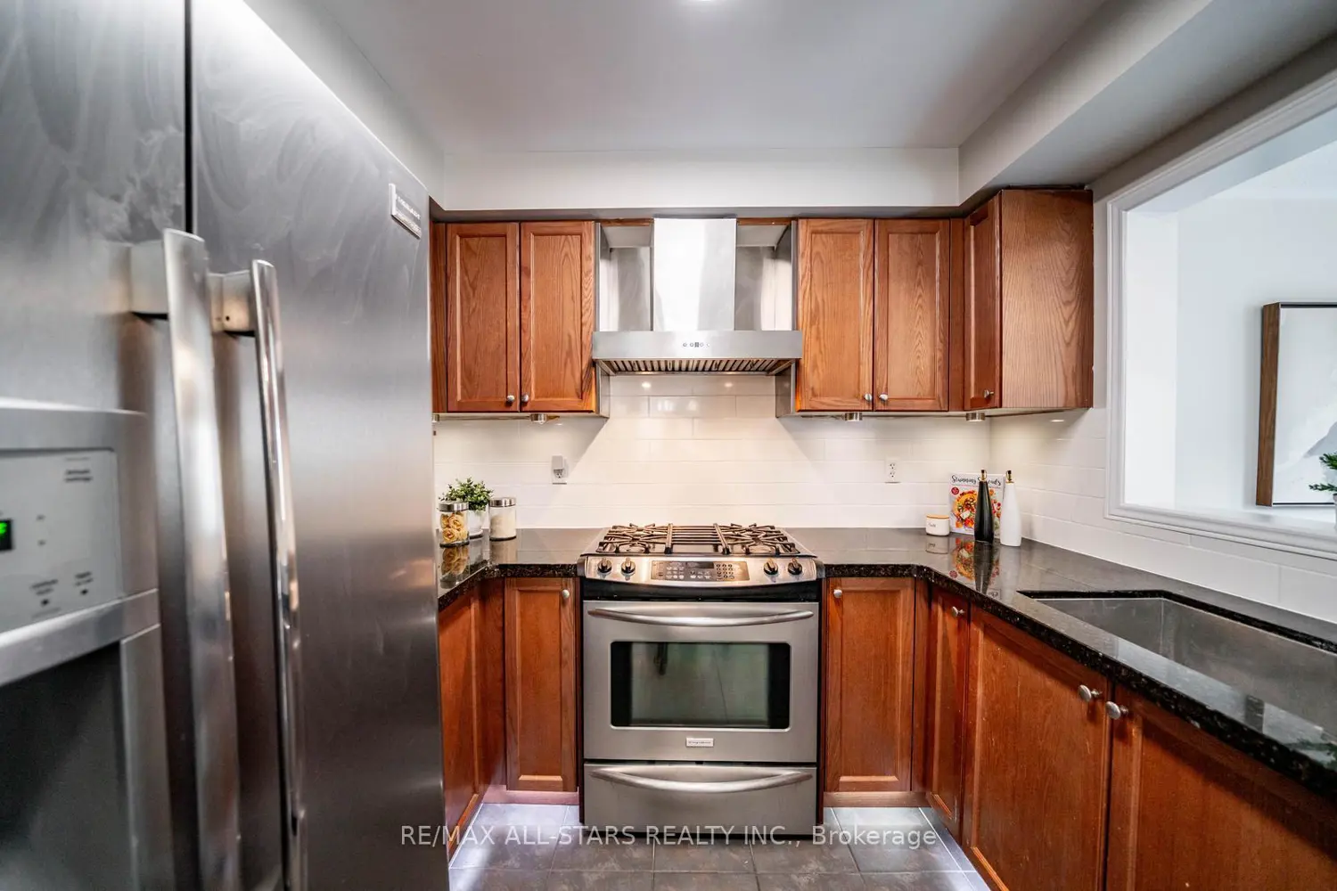 85 Vera Lynn Crescent photo 4