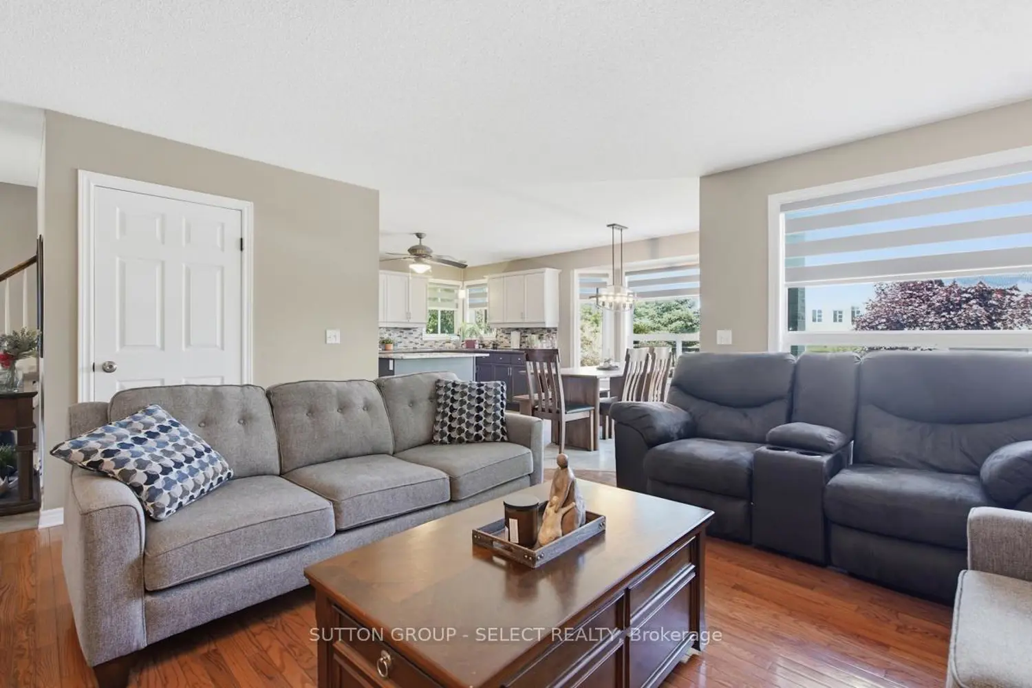 1789 Devos Drive photo 3