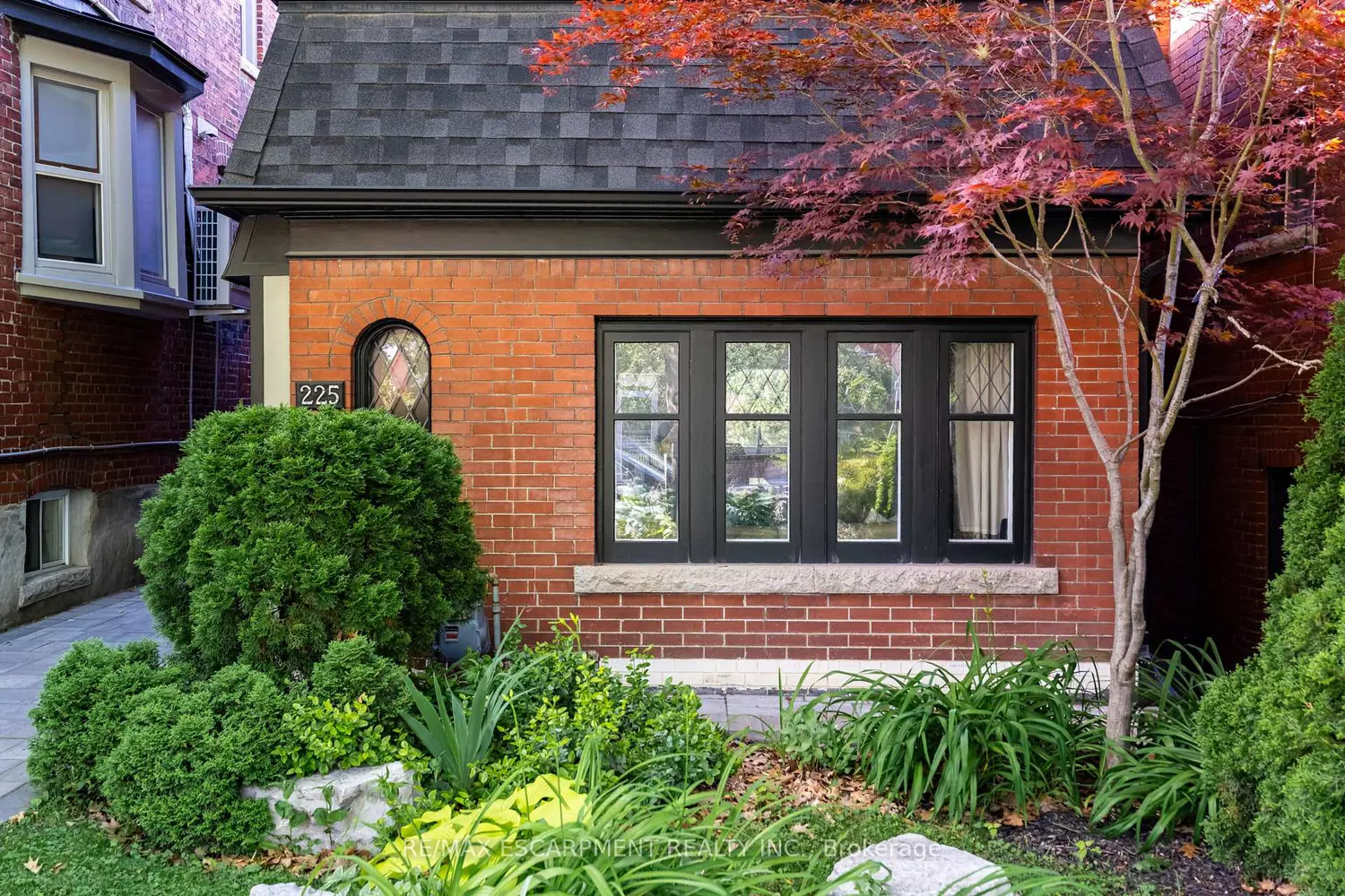 225 Oakmount Road photo 2