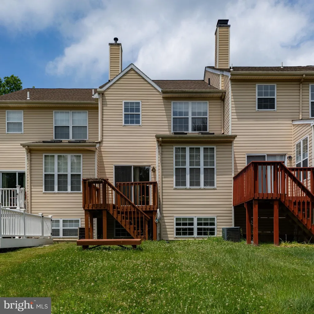 872 N Waterford Lane, Wilmington, DE 19808
