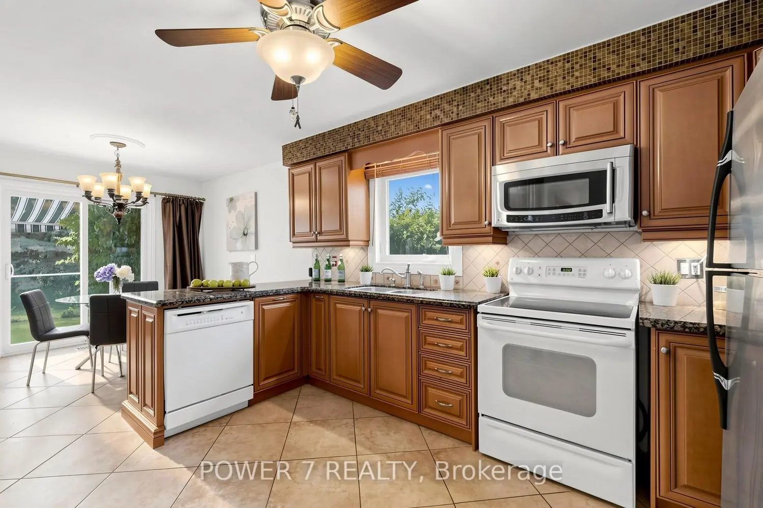 71 Canterbury Court photo 4