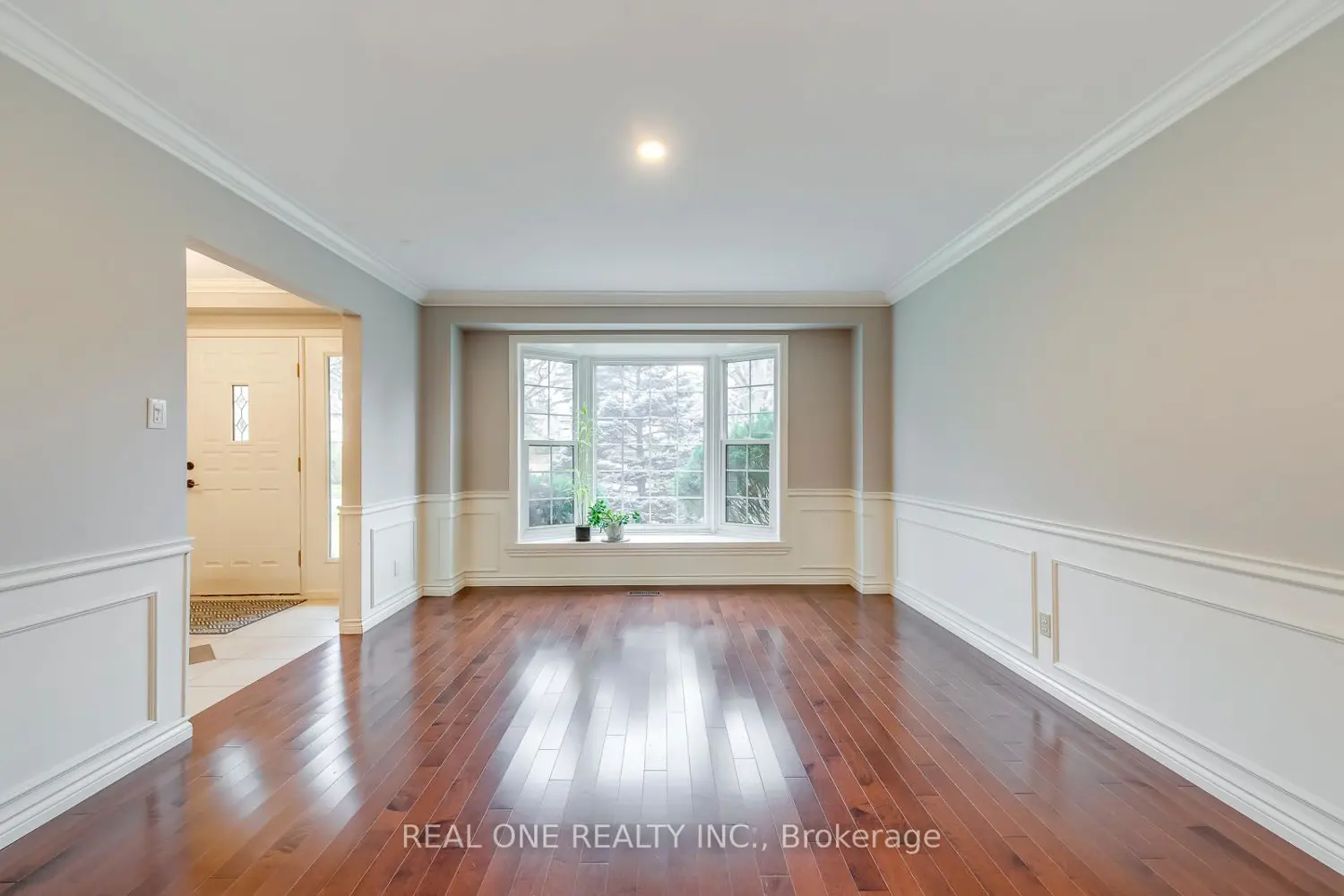 120 Blyth Crescent photo 4