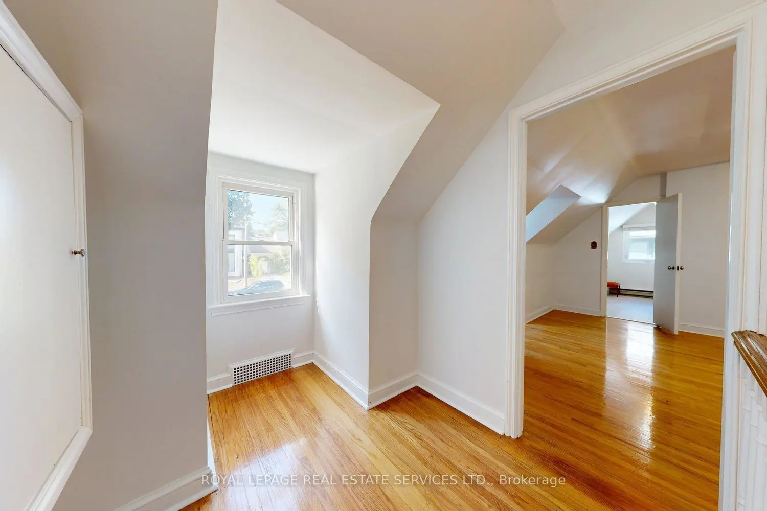 31 Burnhamthorpe Park Boulevard photo 3