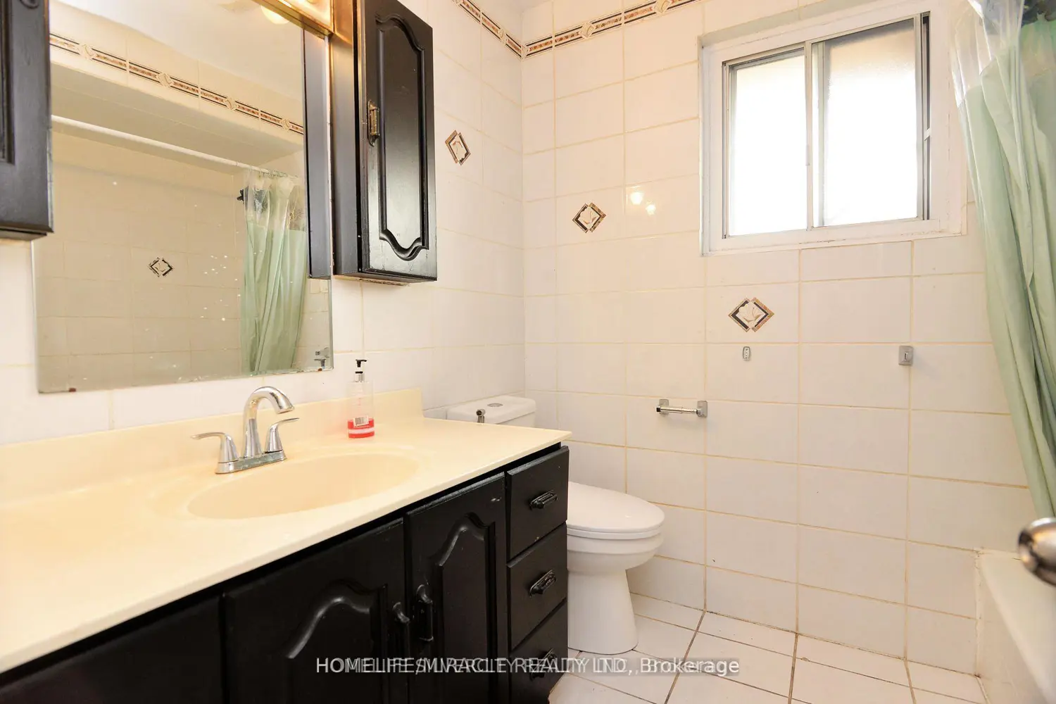 88 Ardglen Drive photo 4