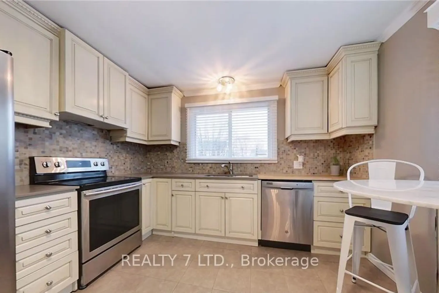 270 James Street photo 4