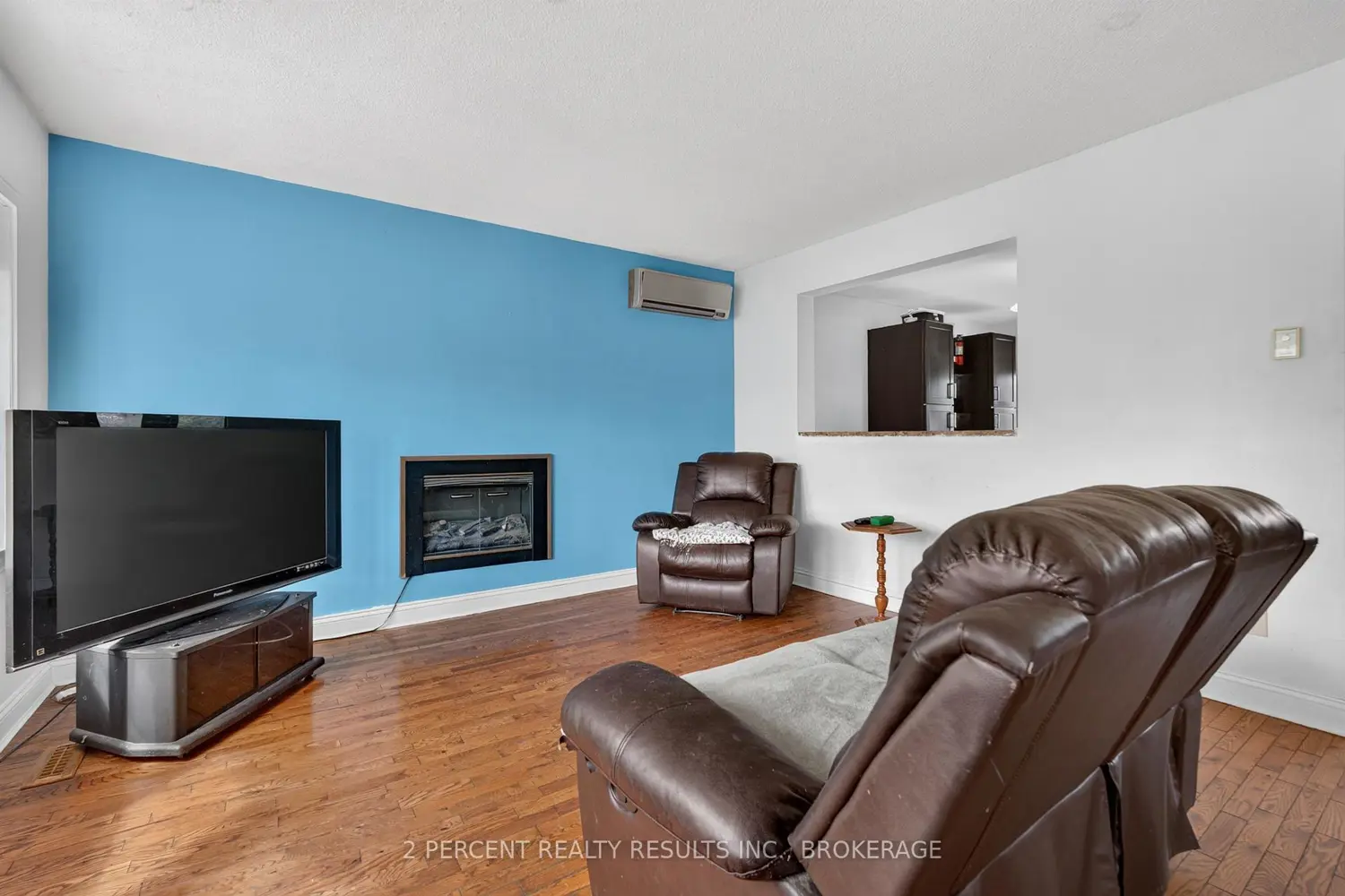1046 Pinewood Place photo 3