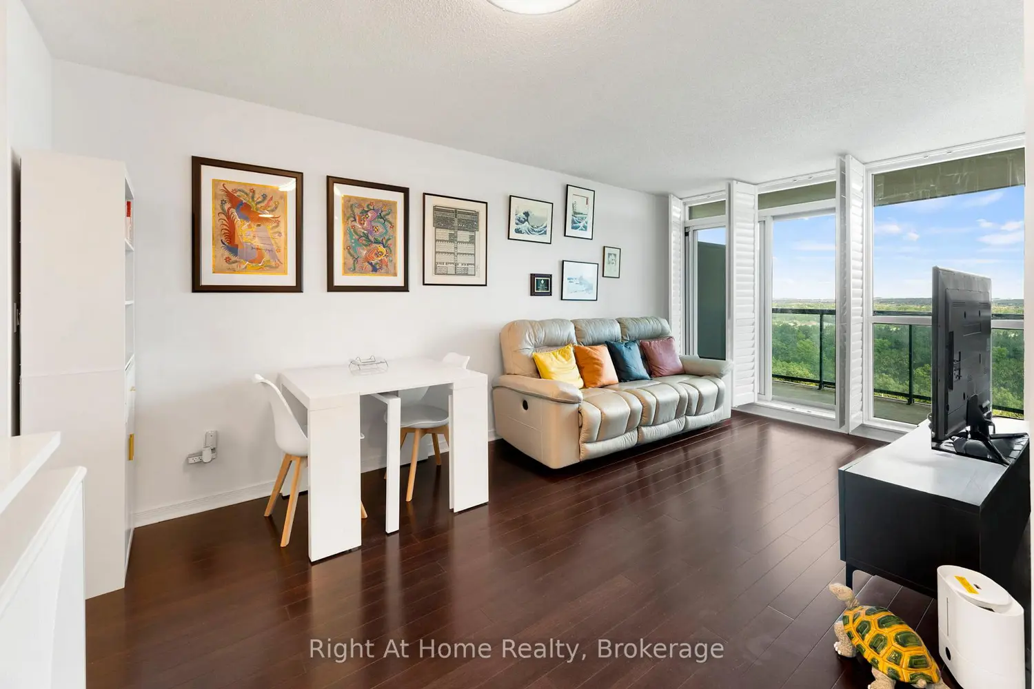 2545 Erin Centre Boulevard 1611 photo 5
