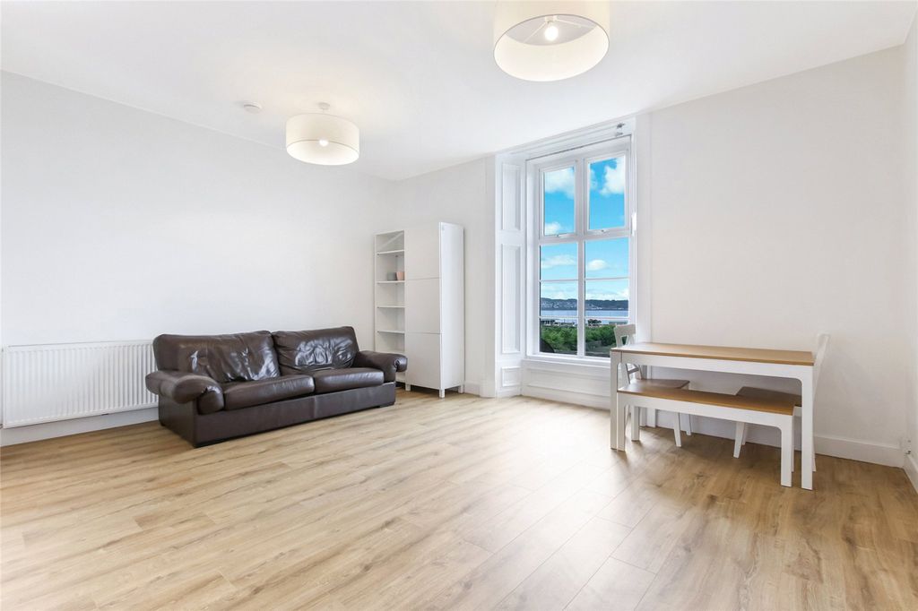 2 bed flat for saleRoseangle, Dundee, Angus DD1 photo 3
