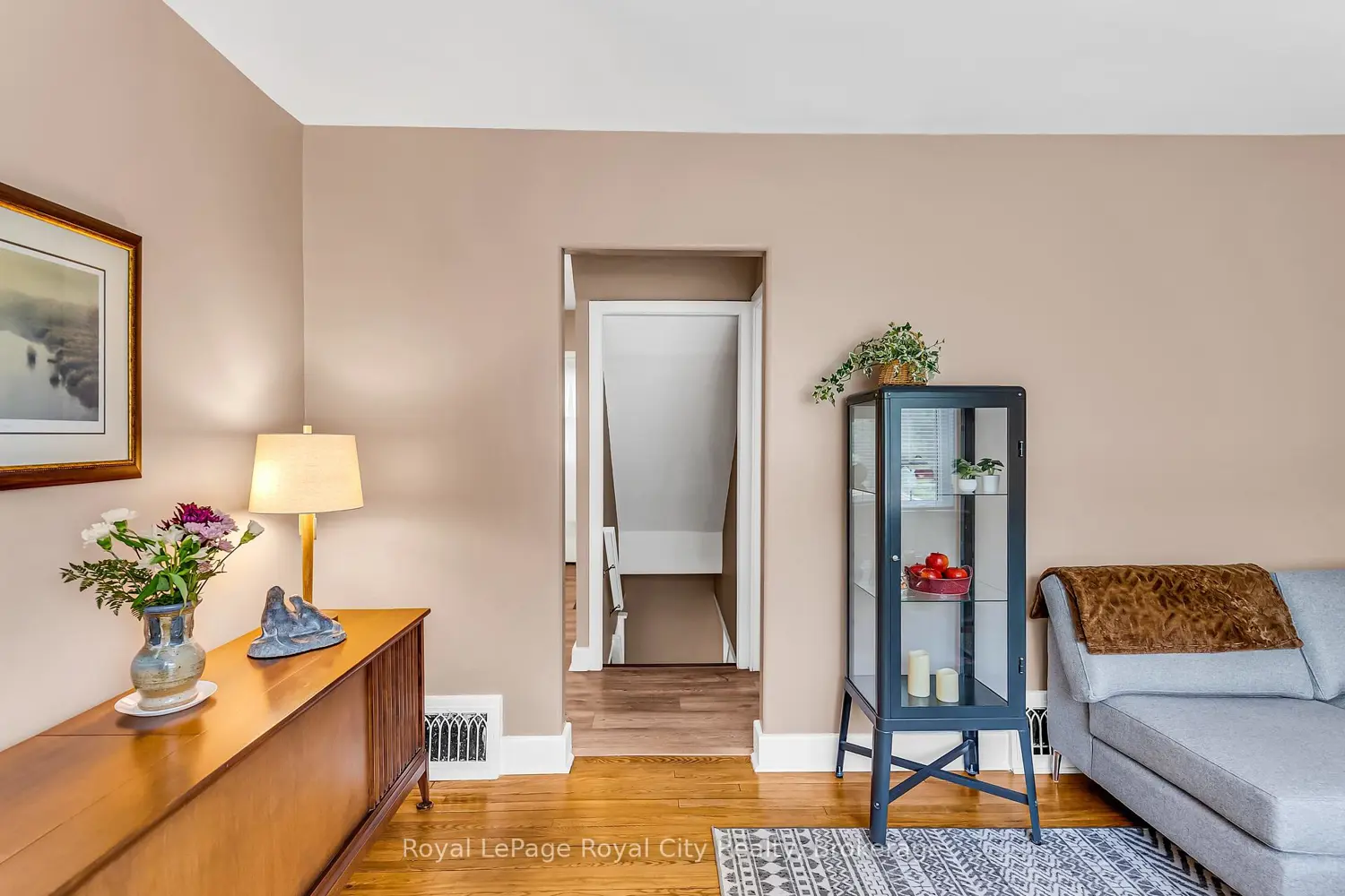 56 Winston Crescent photo 4