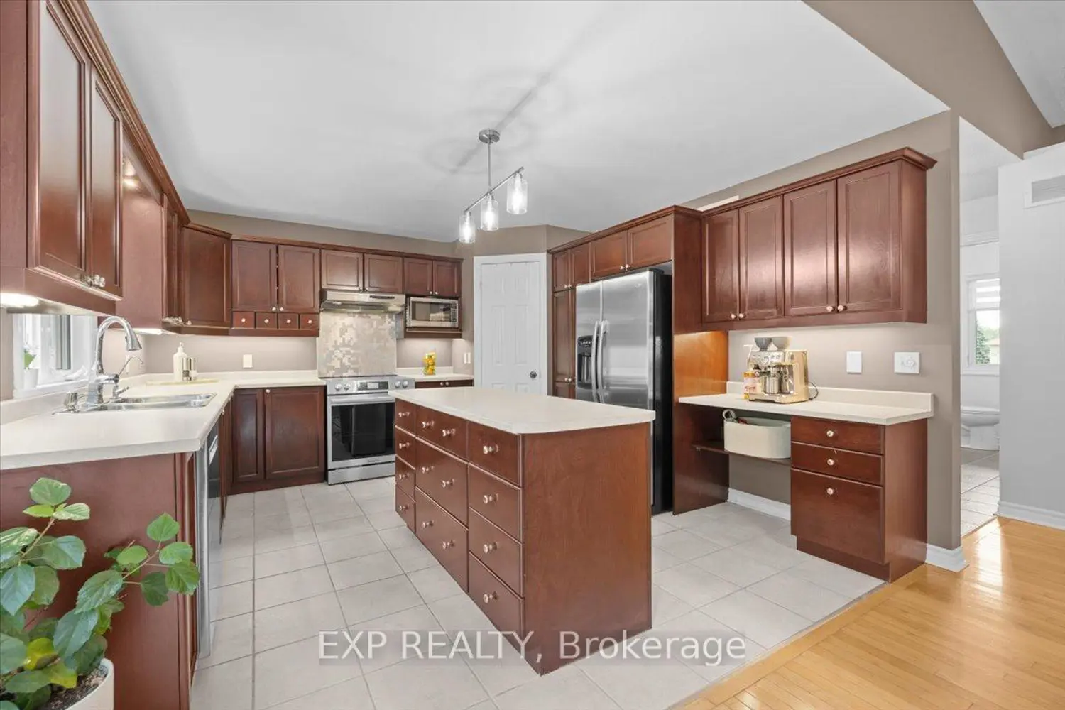 2670 Pierrette Drive photo 2