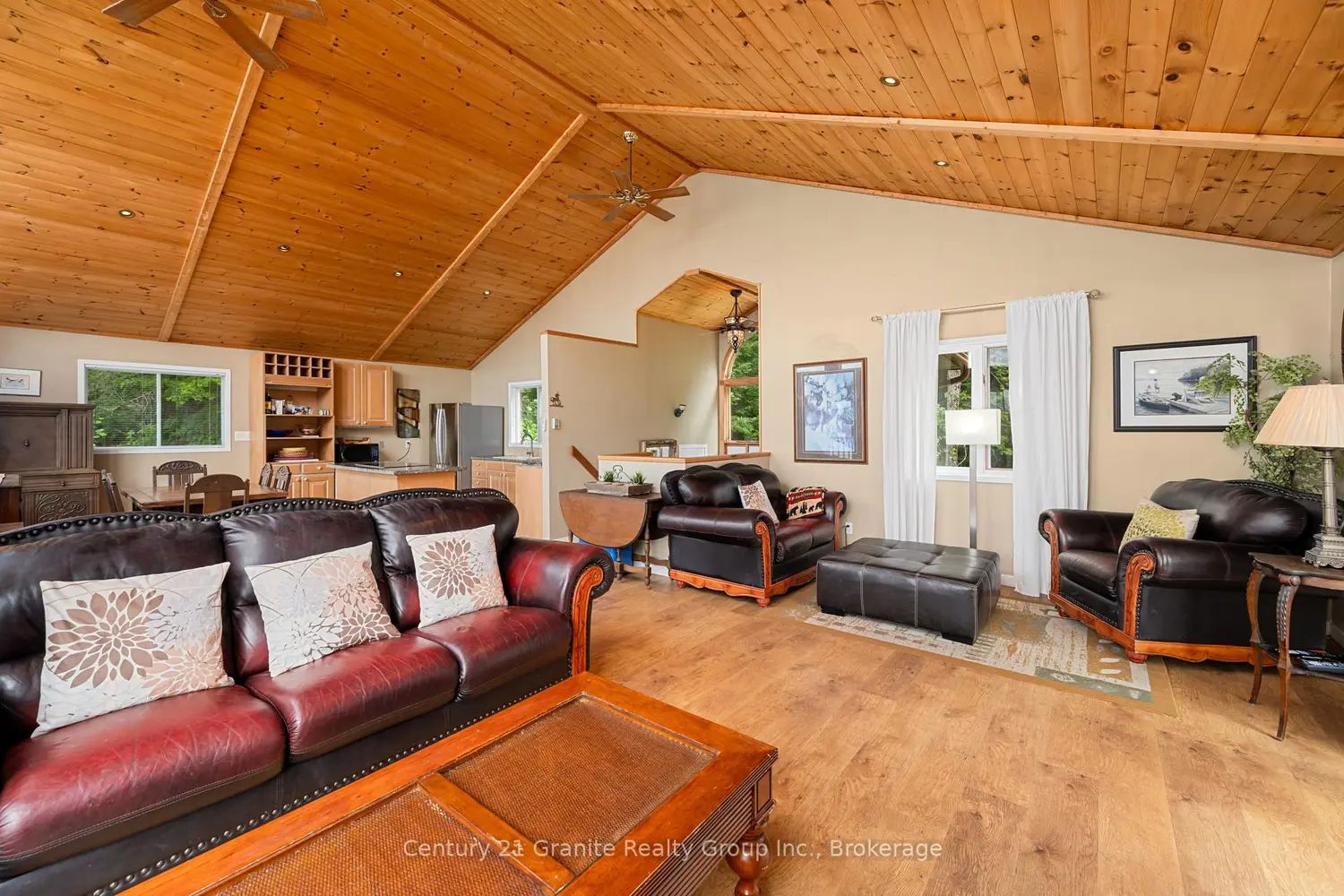 1036 Ruthven Road photo 2