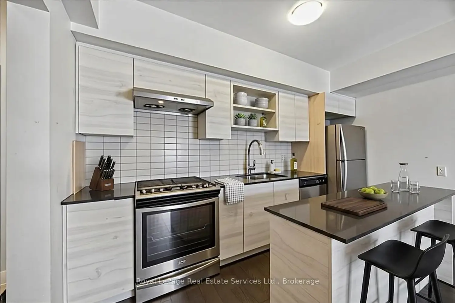 6 Spice Way 209 photo 4