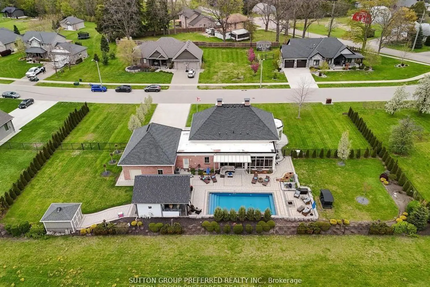 13 River Oaks Drive photo 3