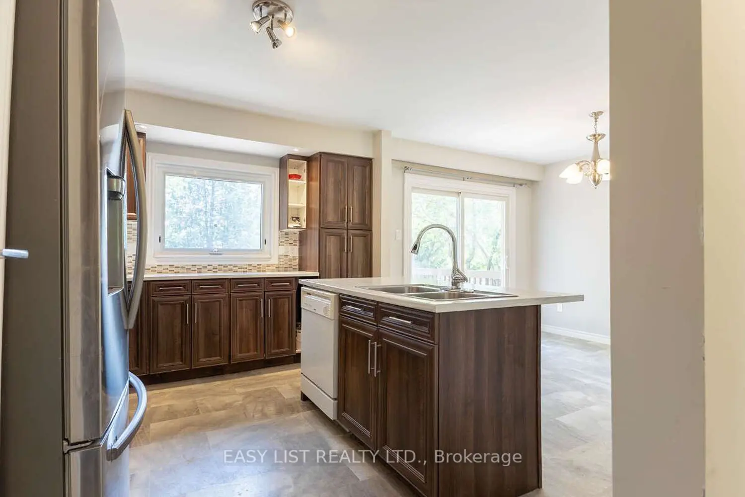 2651 Marsdale Drive photo 4