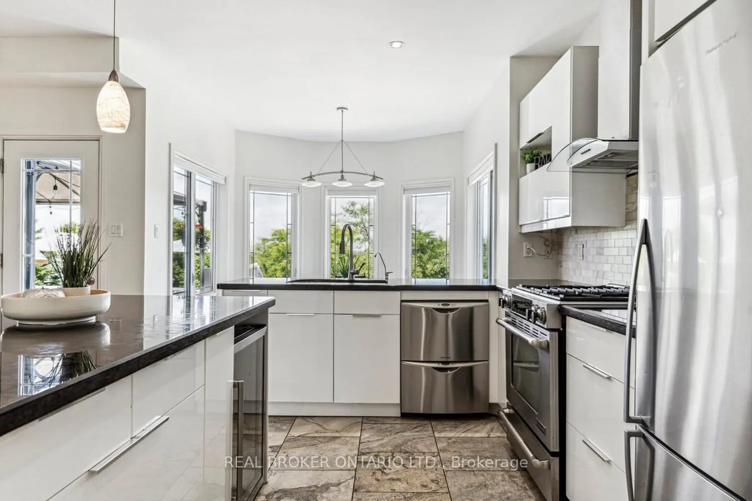 27 Bagshaw Crescent photo 5