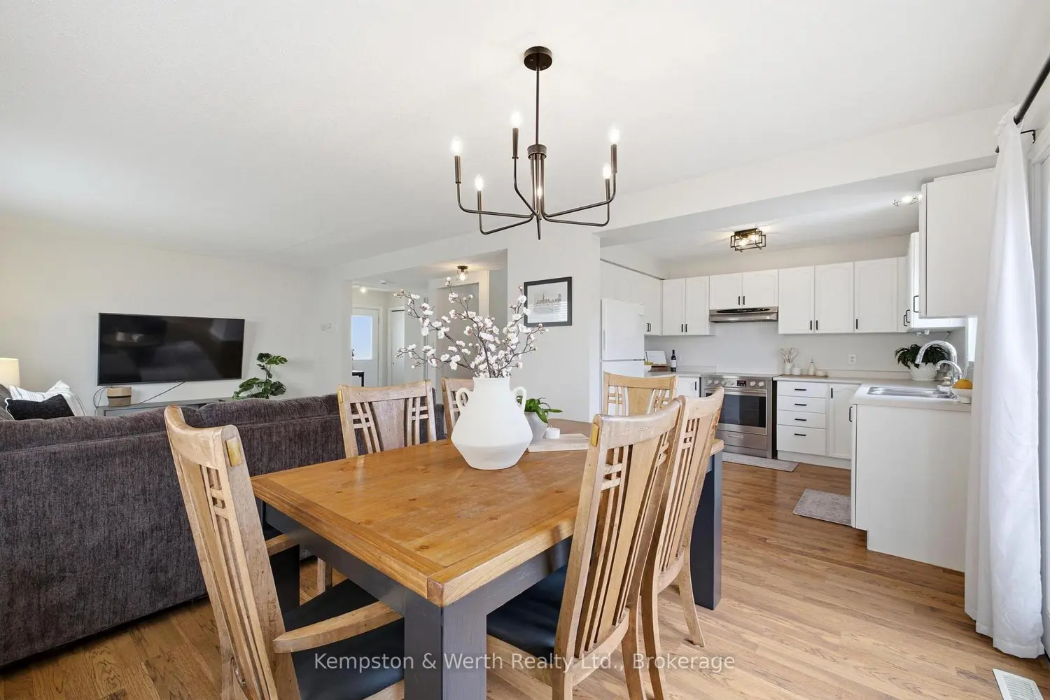 770 Brock Street photo 5