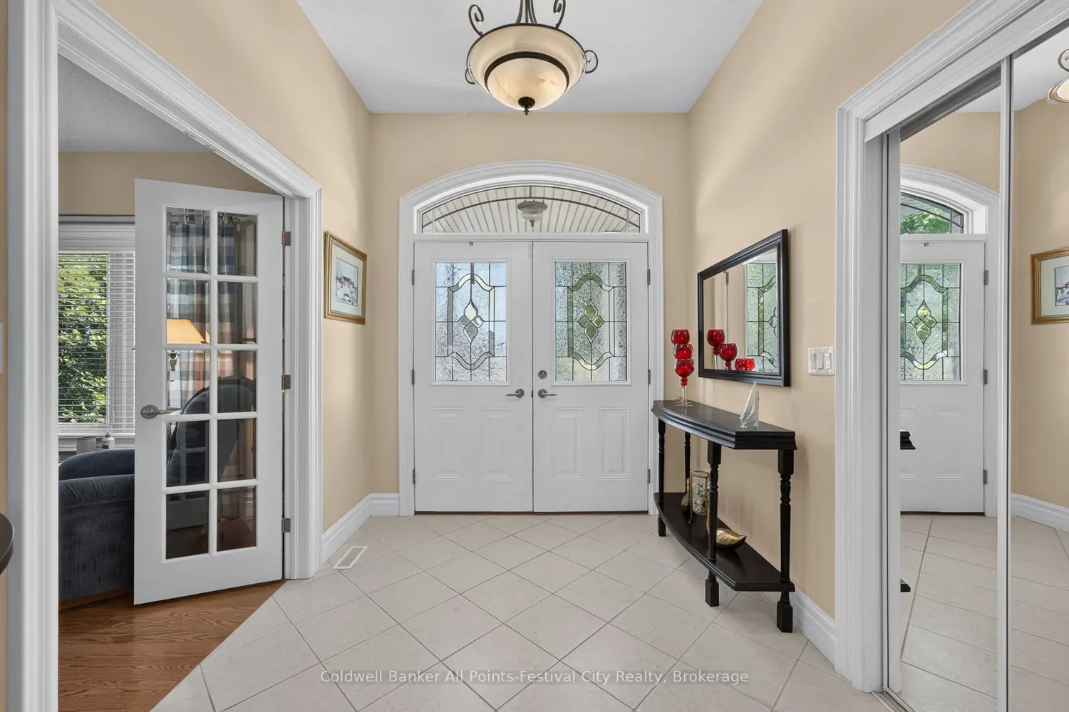 136 Bethune Crescent photo 3