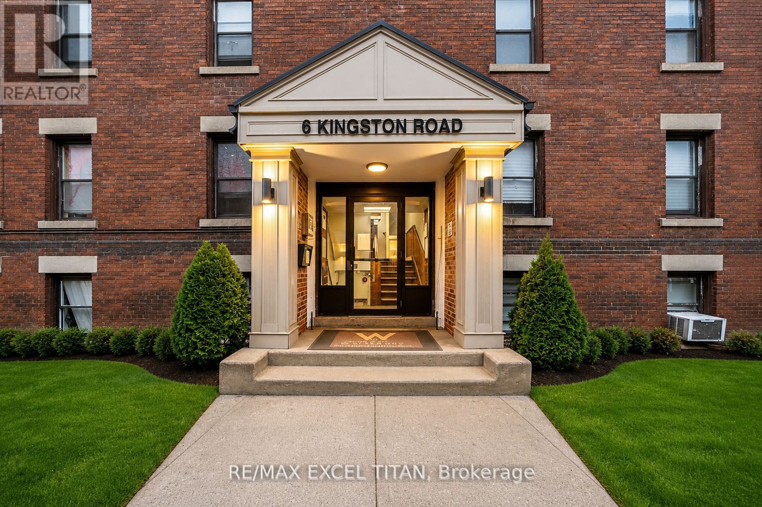 22-6 Kingston Road, Toronto, ON, M4L 2S4