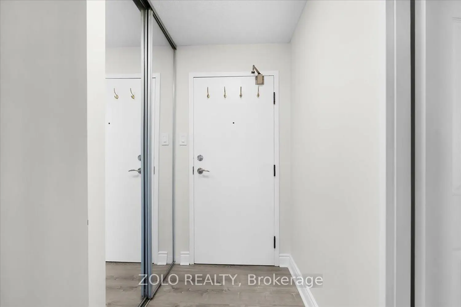 330 Rathburn Road 1110 photo 2