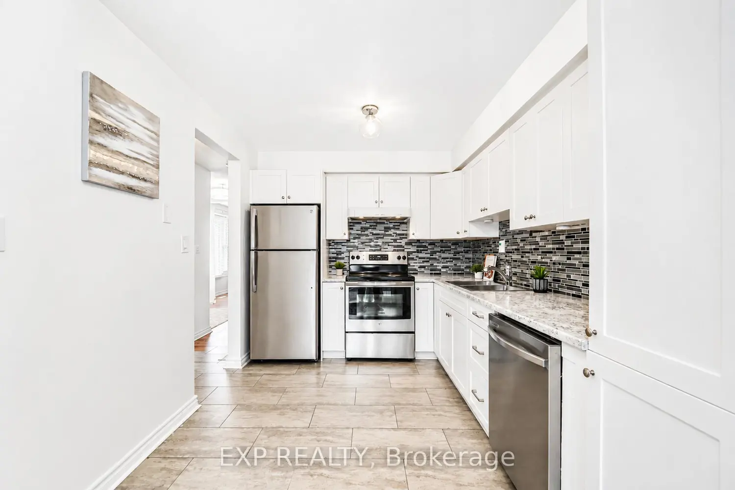 246 Mary Street photo 5