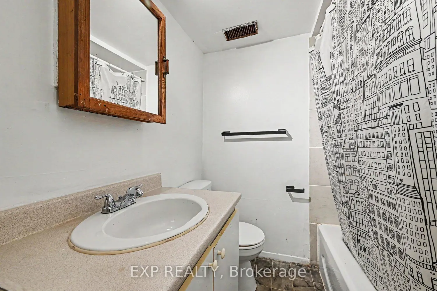685 Crystal Street photo 5