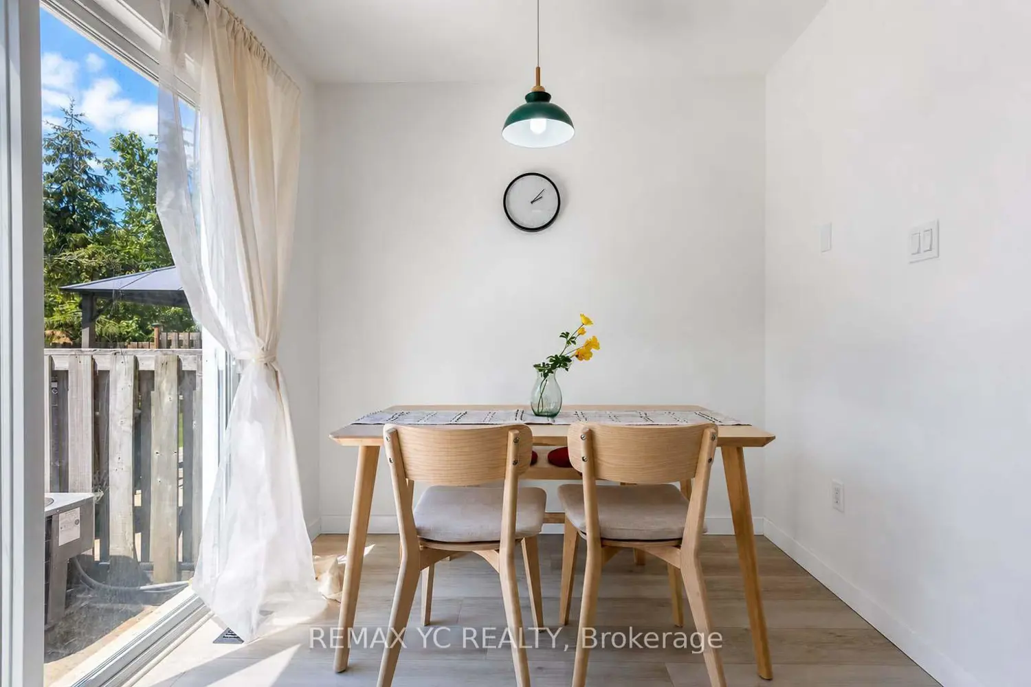 38 Pickett Crescent photo 5