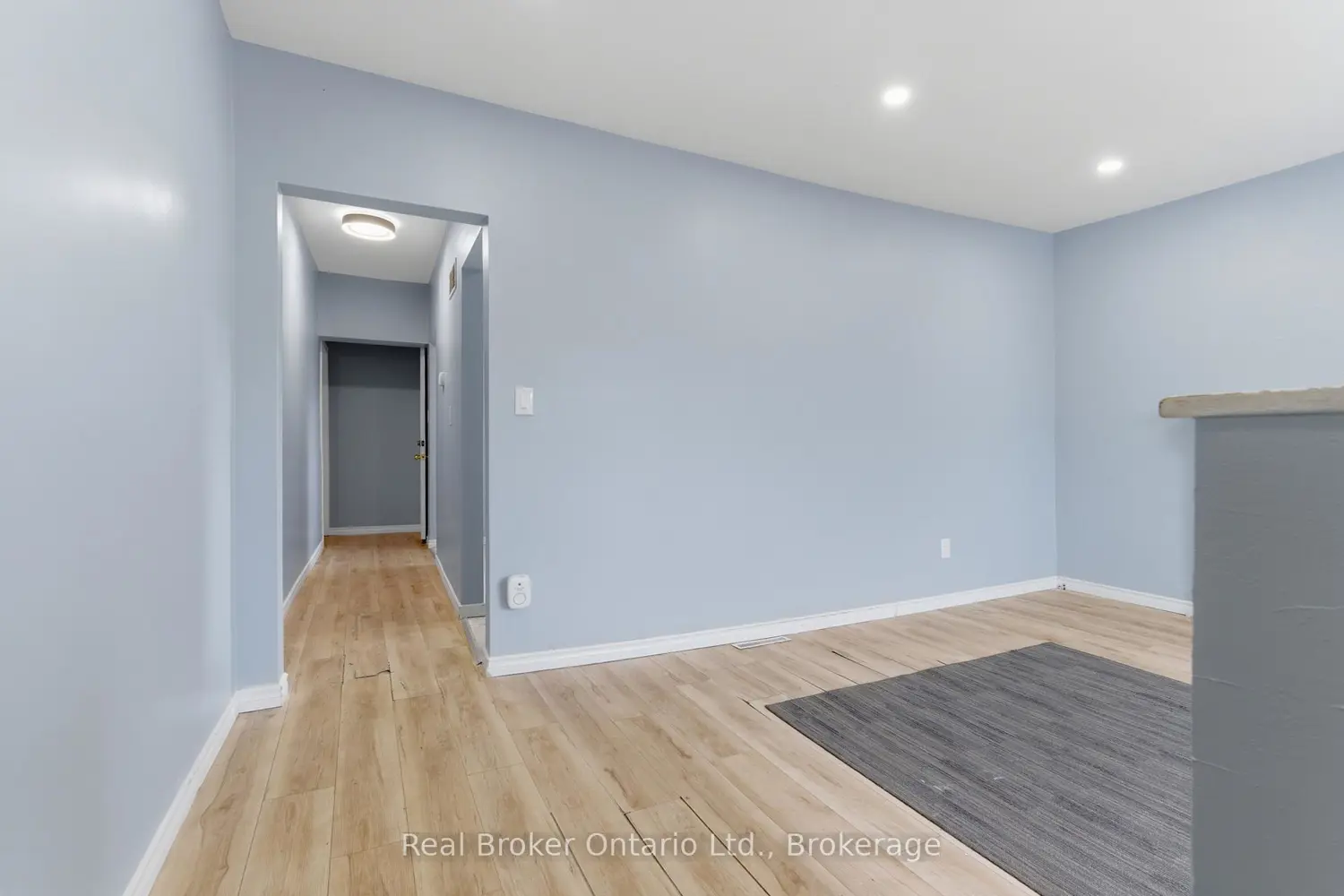 880 Lawrence Road photo 3