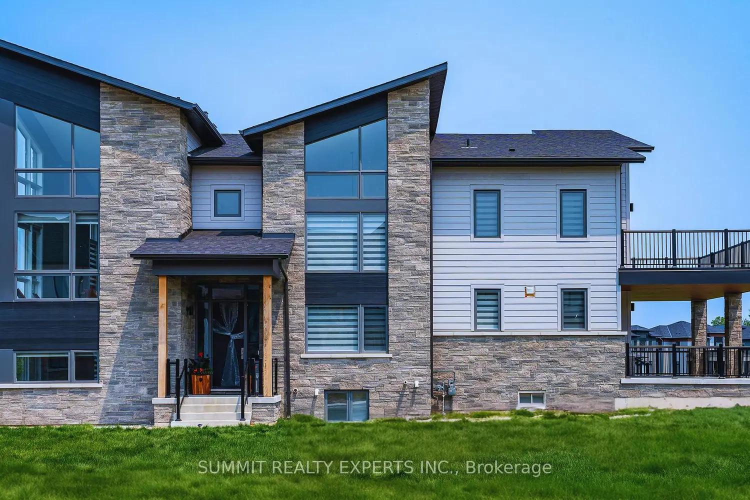 141 Springside Crescent photo 2