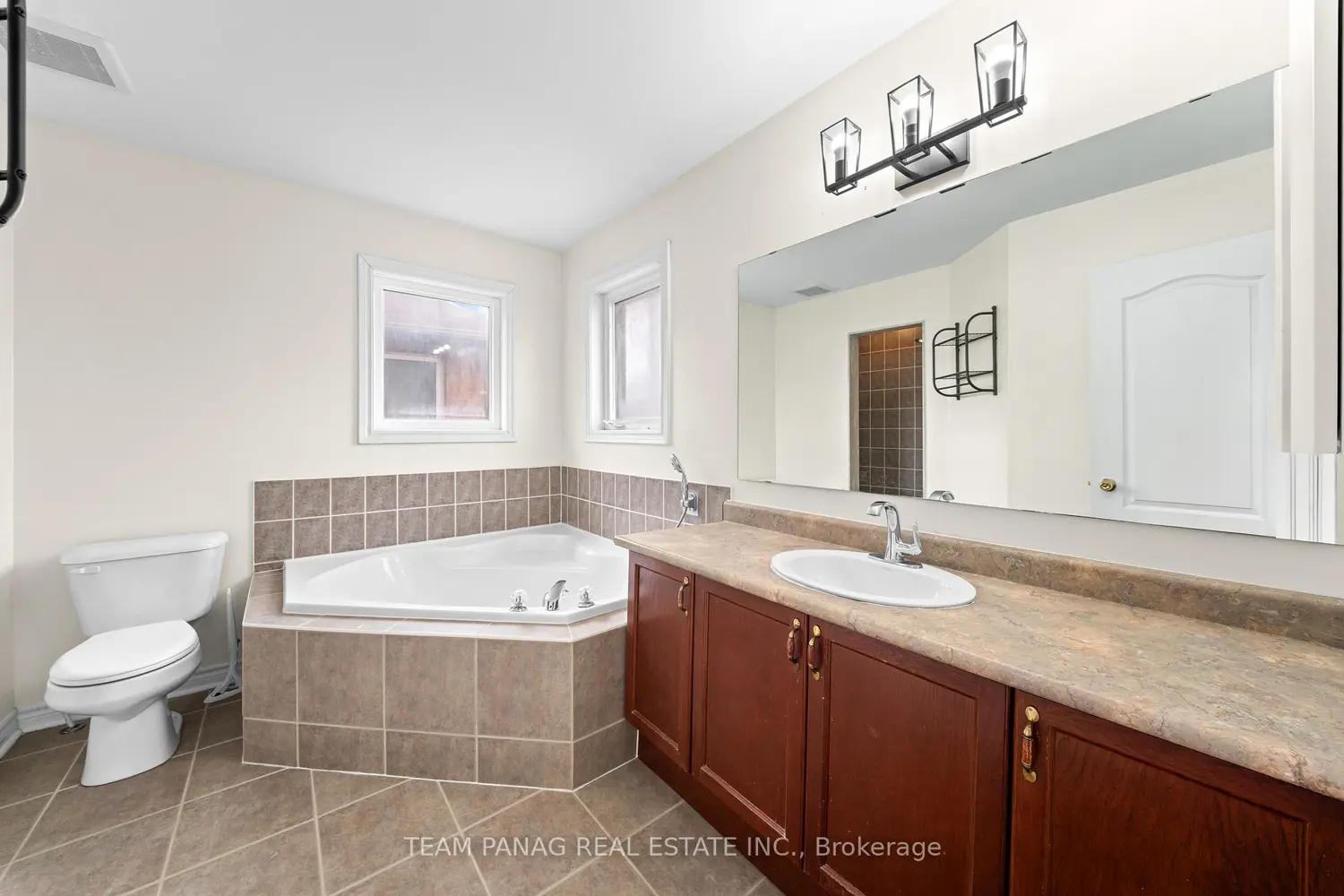 20 Long Meadow Road photo 4
