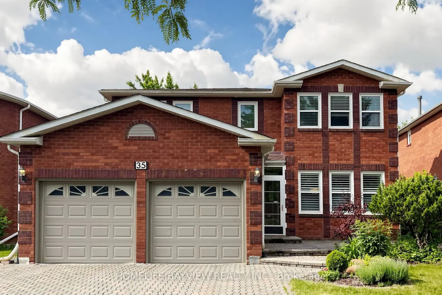 35 Viewmark Drive photo 2
