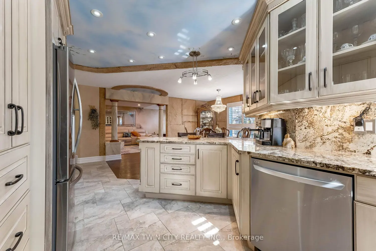 60 Chandos Drive photo 3