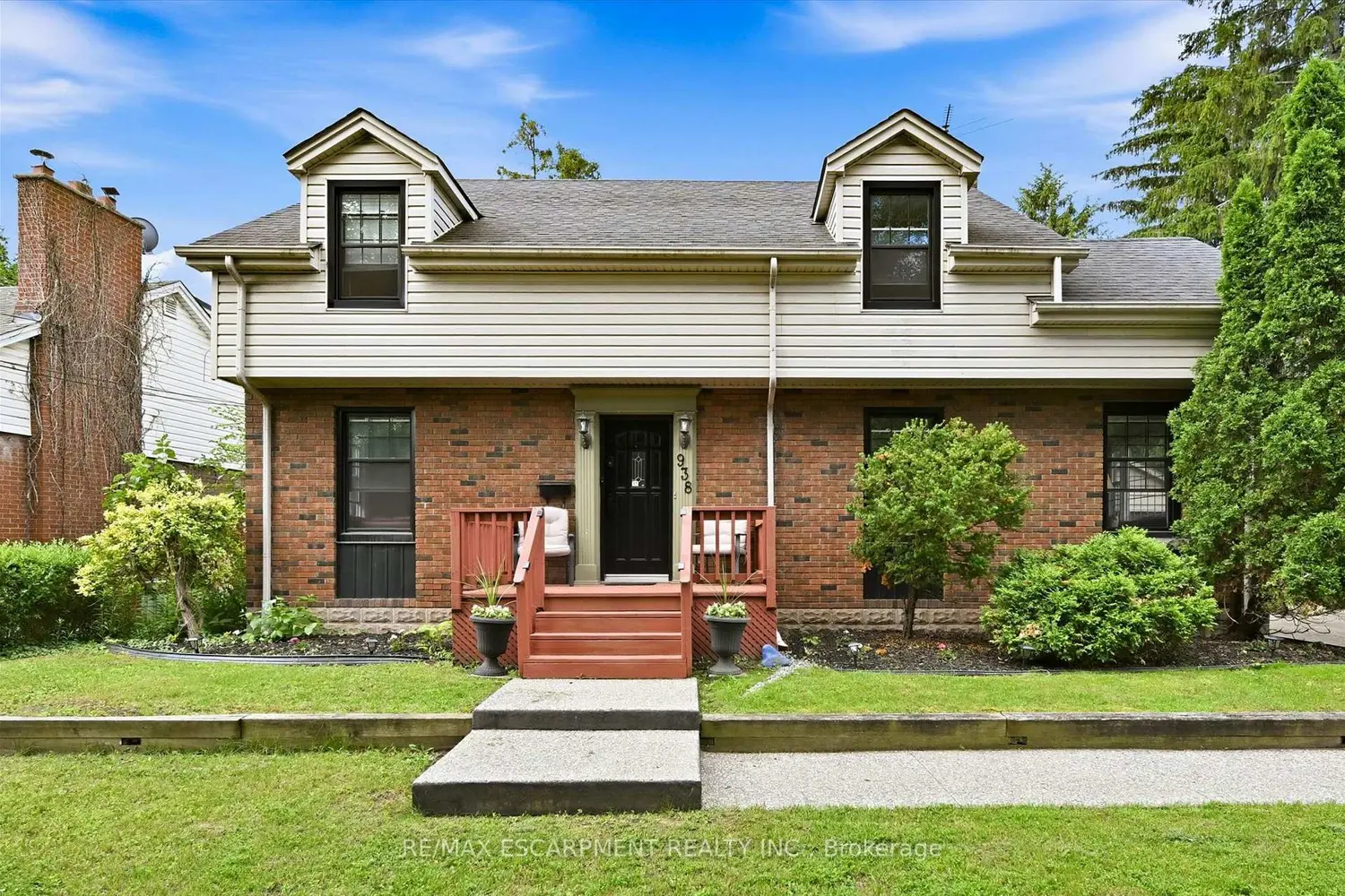 938 Cloverleaf Drive photo 2