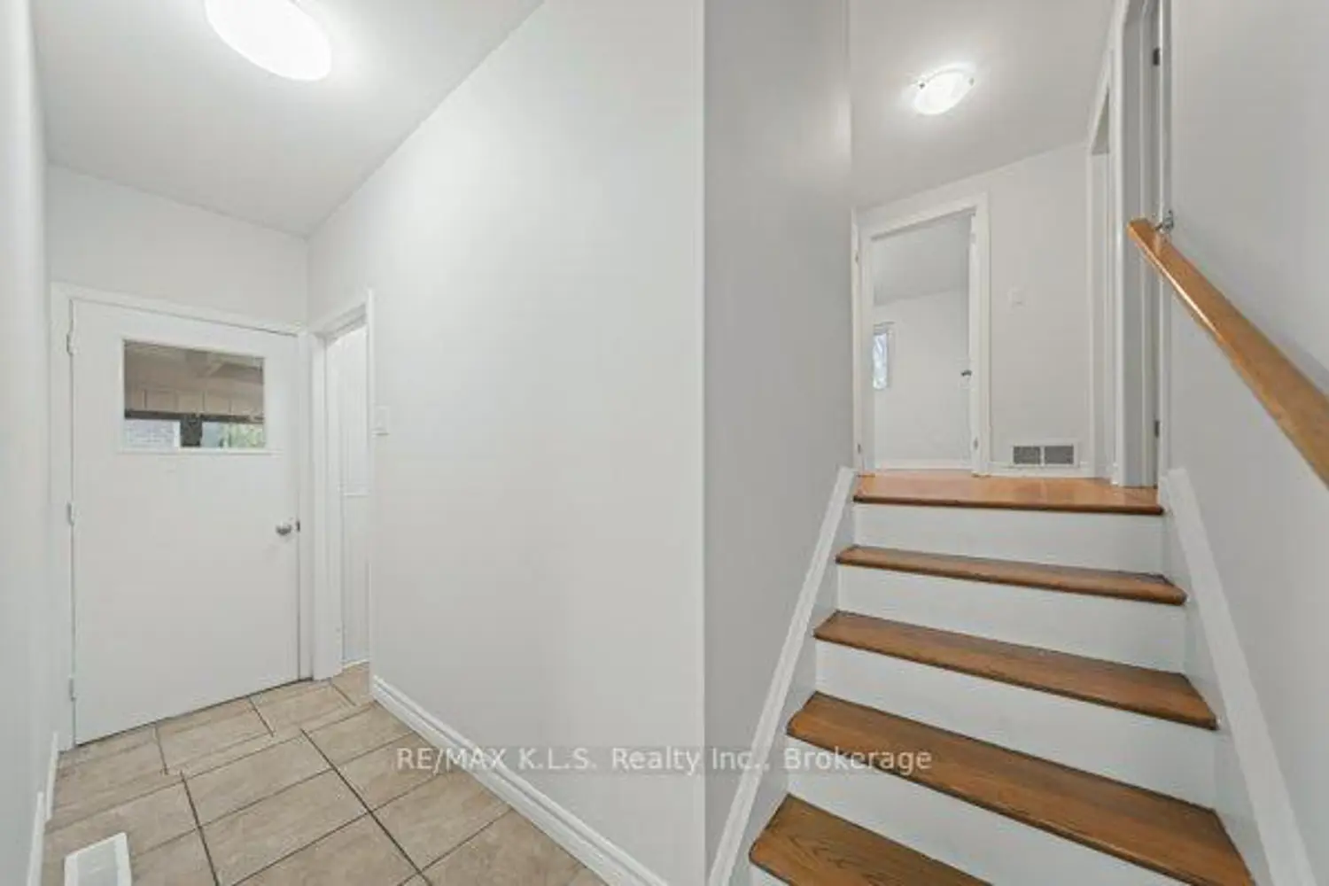 1206 Valentine Drive photo 4