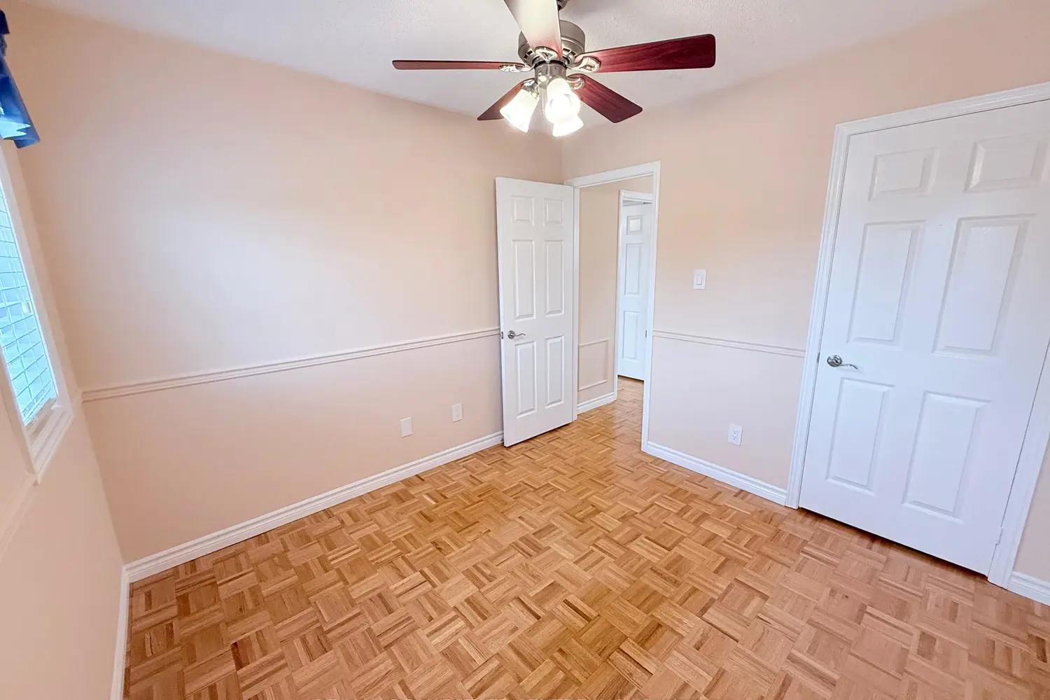 7264 Seabreeze Drive photo 3