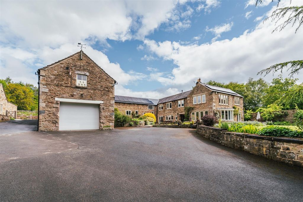 6 bed detached house for saleCastleton Road, Hathersage, Hope Valley S32