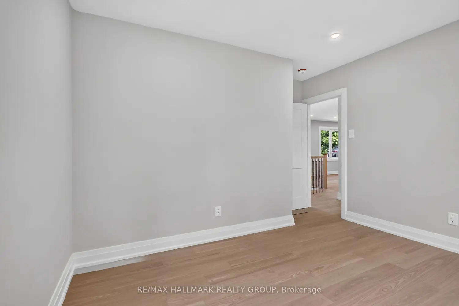 1054 Chelsea Drive photo 5