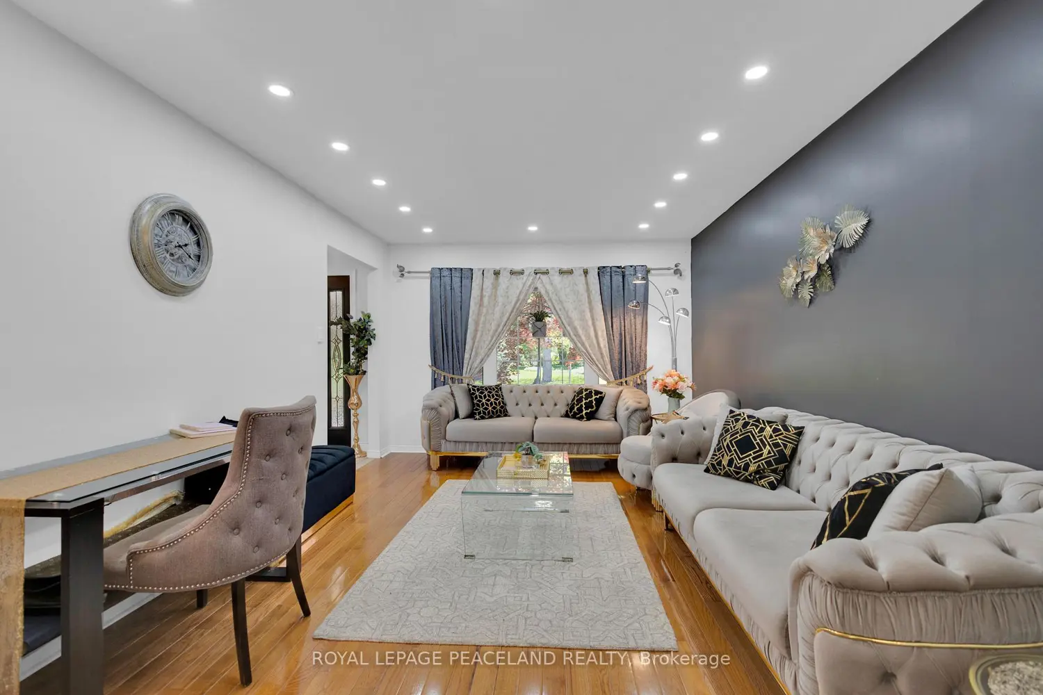 64 Woodview Crescent photo 4