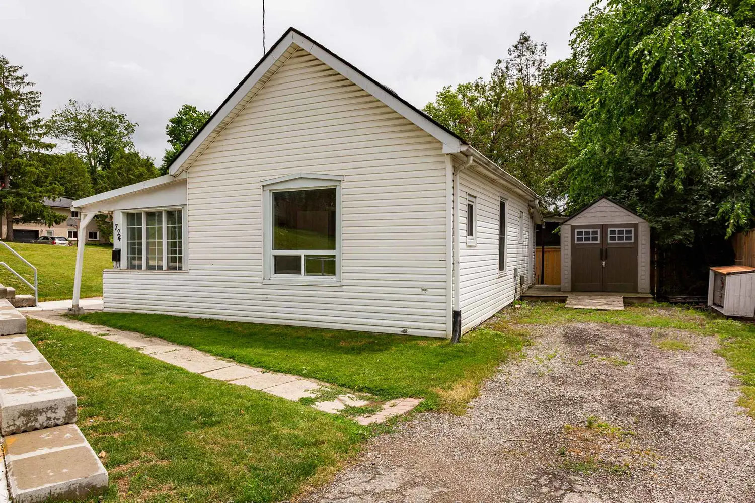 724 Rathbourne Avenue photo 2