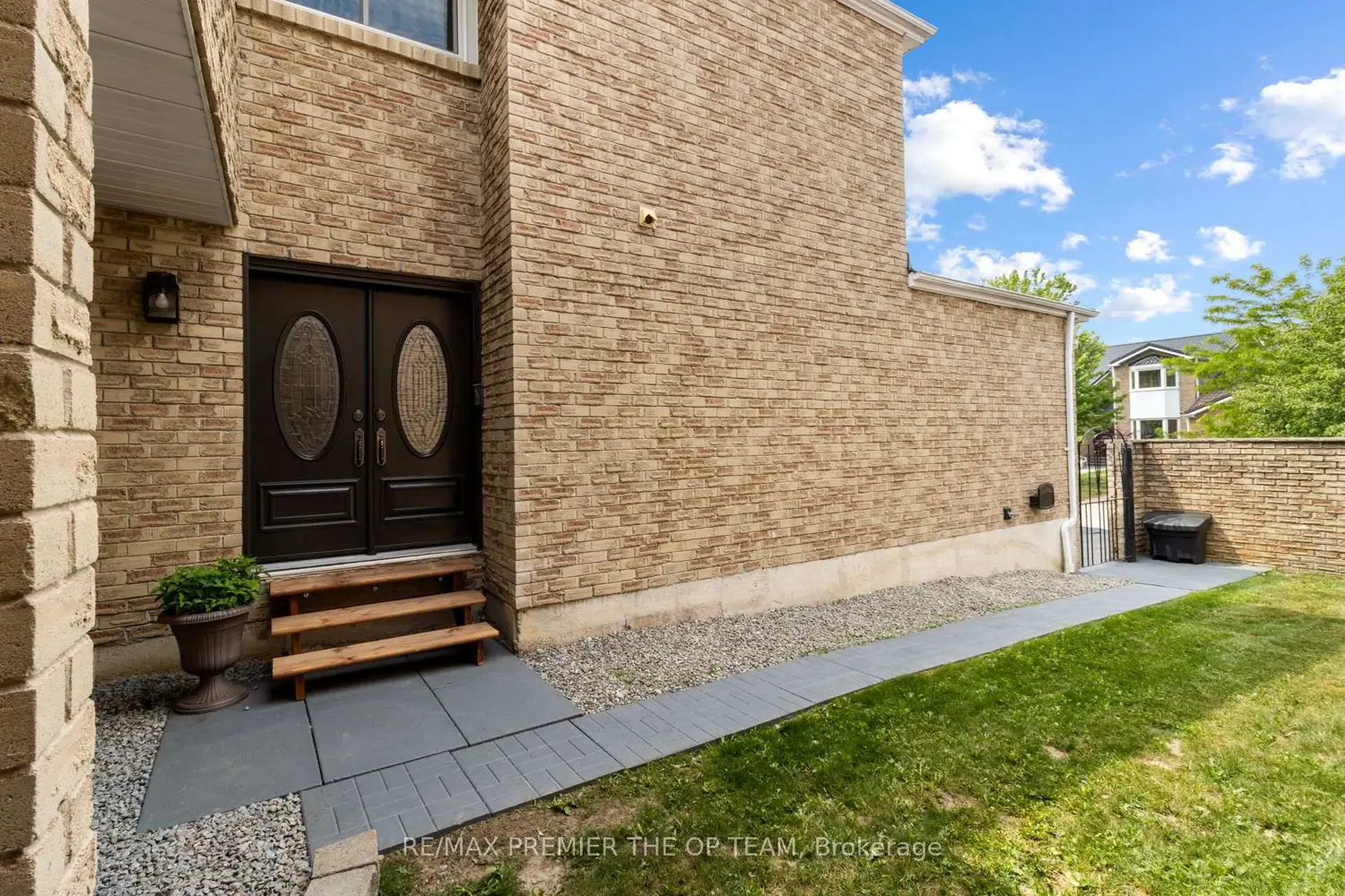 93 Sudbury Hall Drive photo 5
