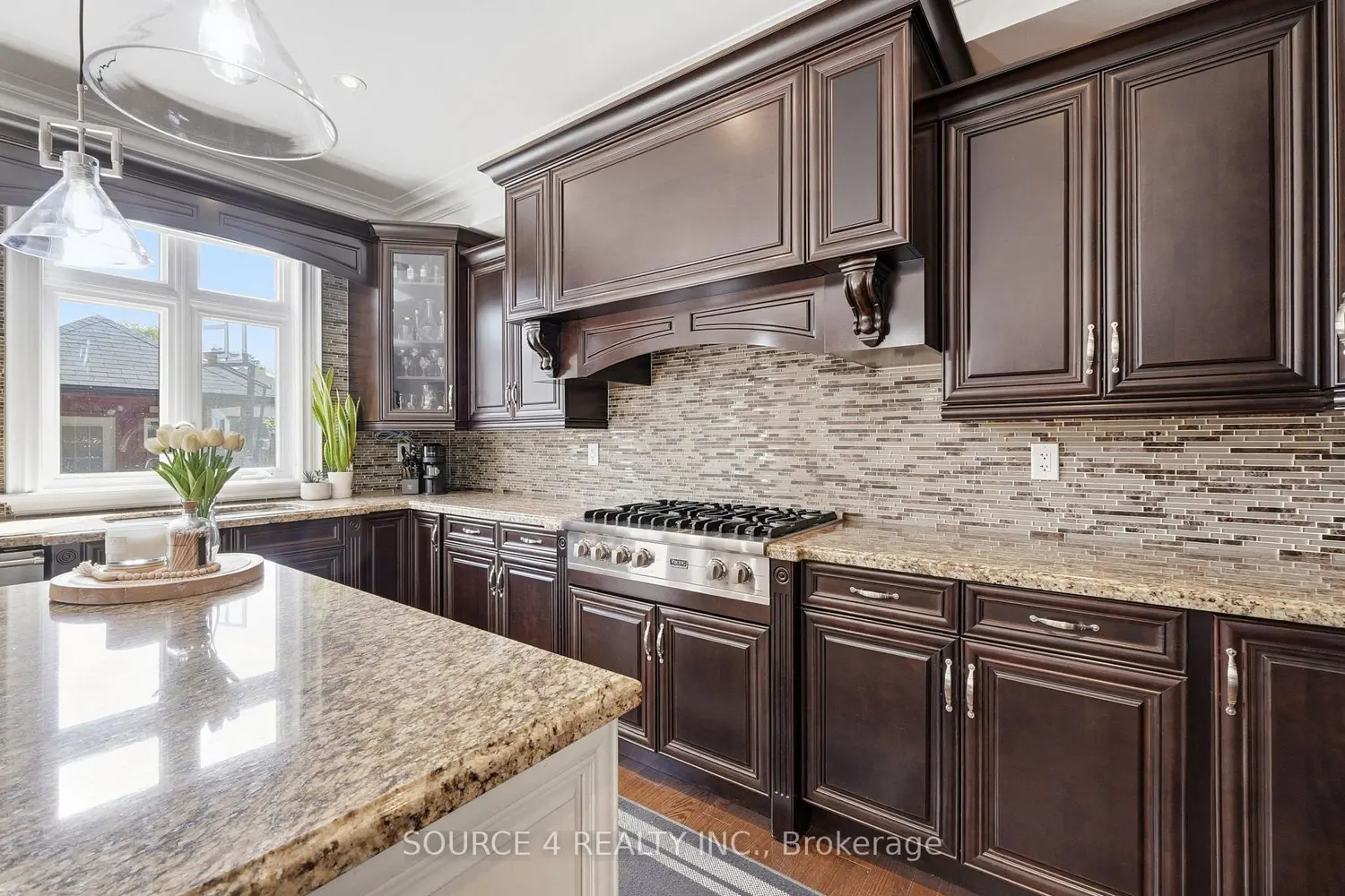 39 Amesbury Drive photo 2
