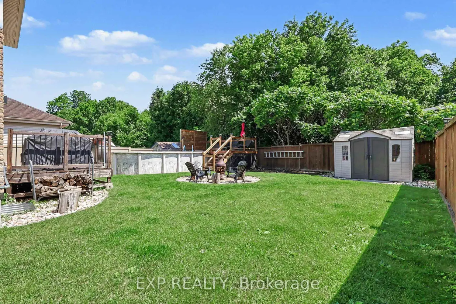 212 Jasper Crescent photo 4