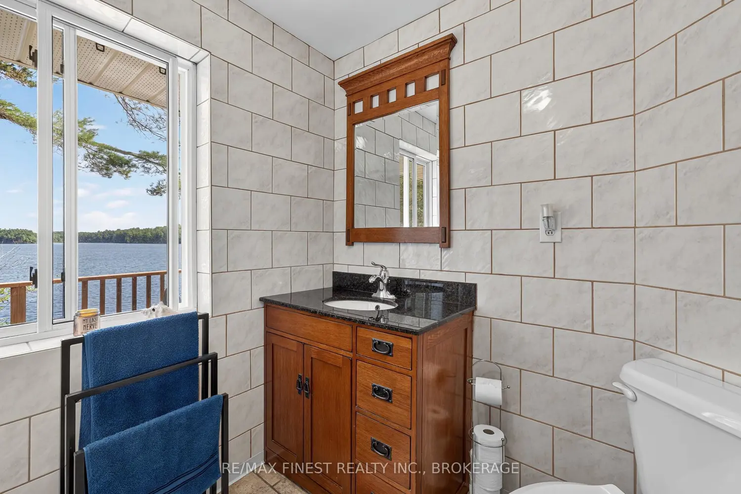 1076 Chester Lane photo 5