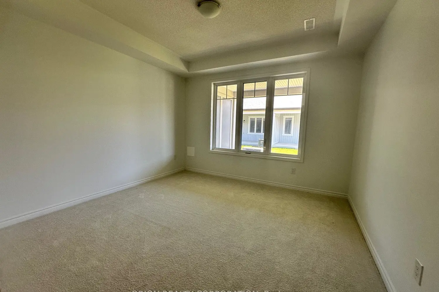 719 Sargeant Place photo 5