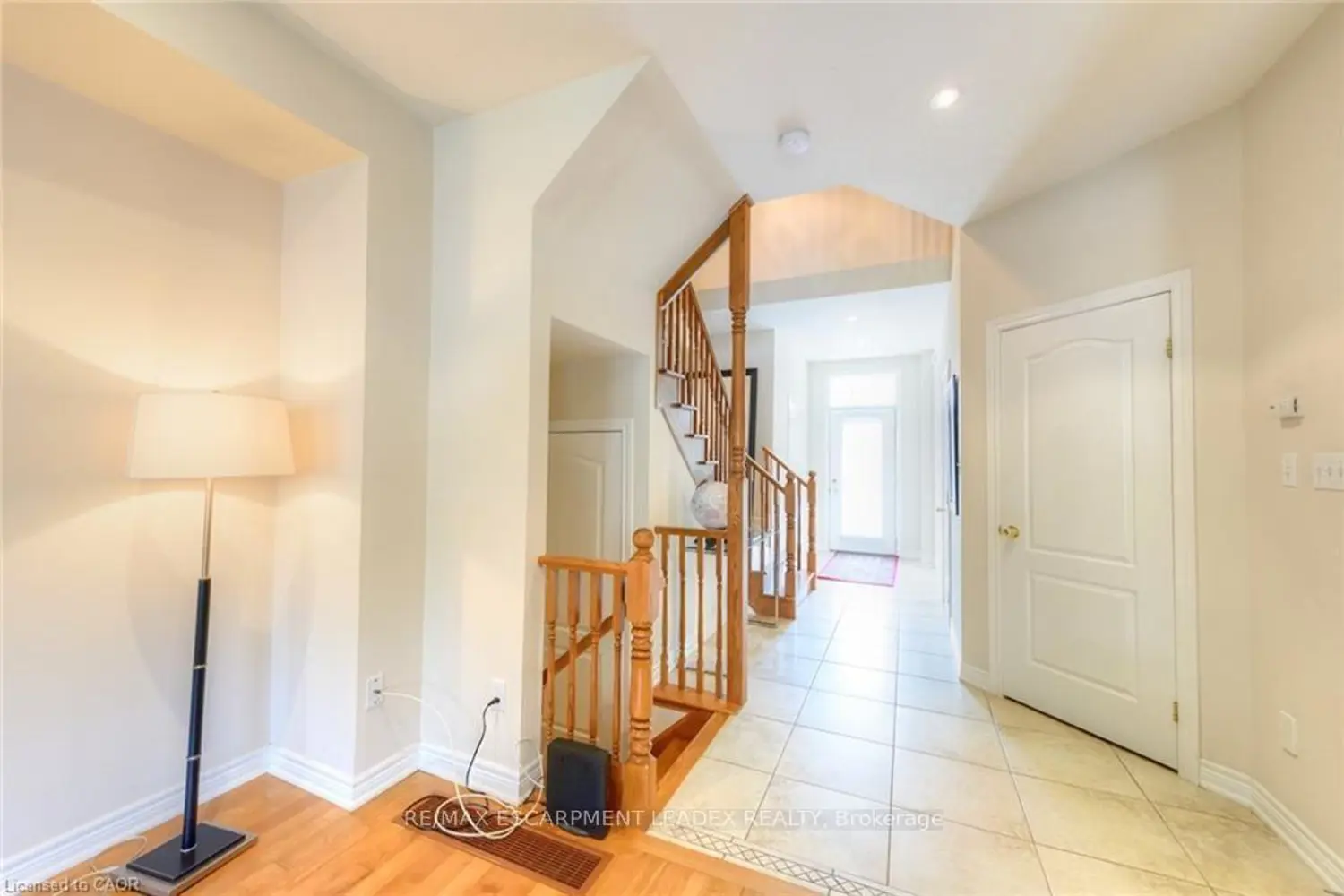582 Stonehenge Drive photo 5