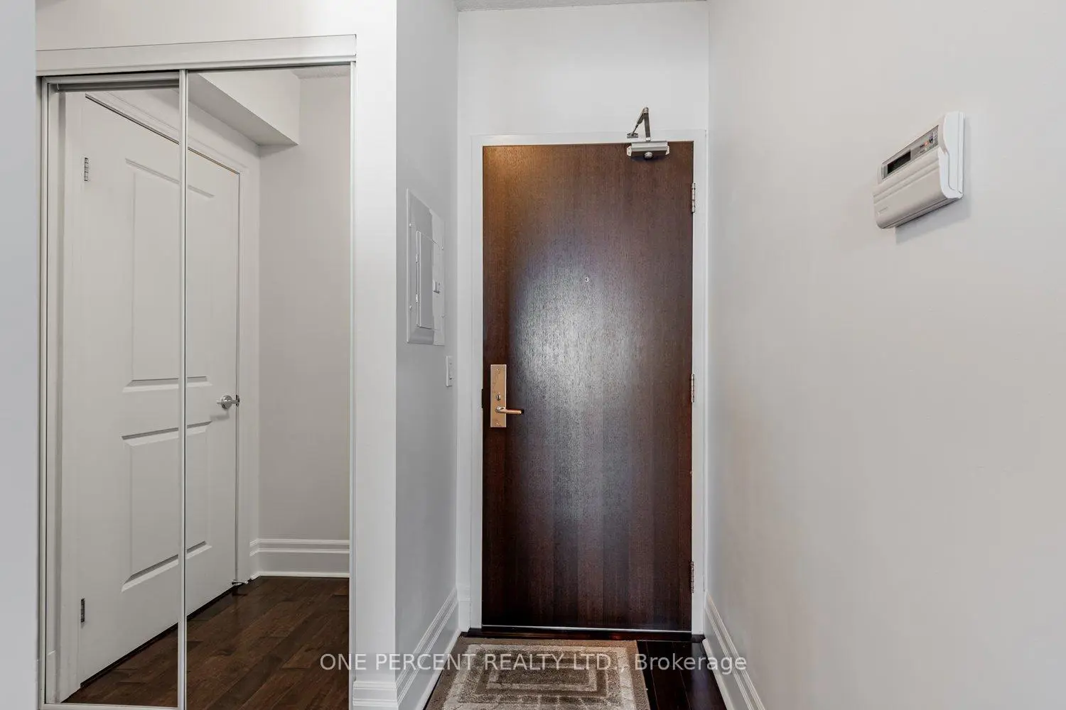 21 Upper Duke Crescent 401 photo 4