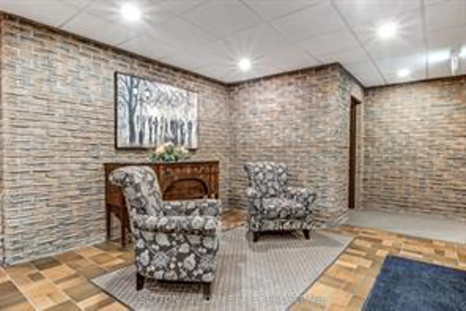 300 Everglade Crescent 214 photo 3