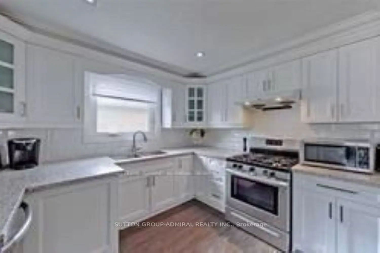 114 Cartier Crescent photo 2