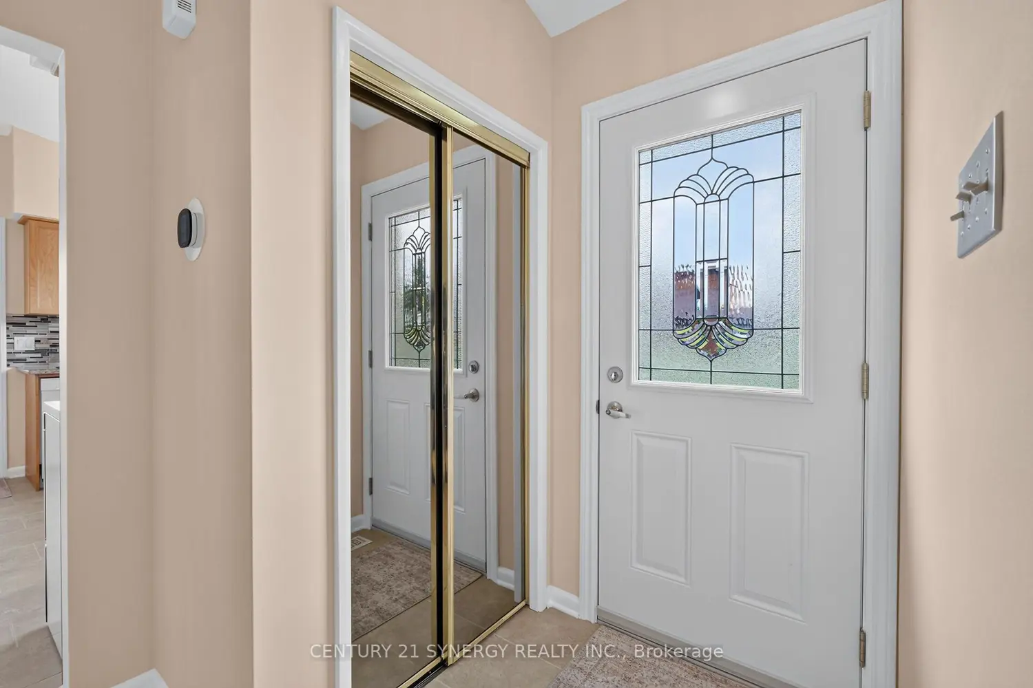 20 Sherry Lane photo 2